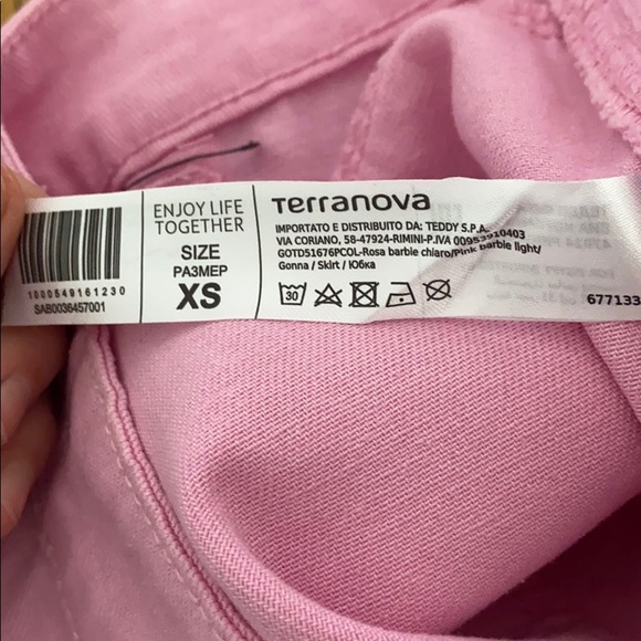 Bright pink denim button down mini  skirt - Picture 5 of 6